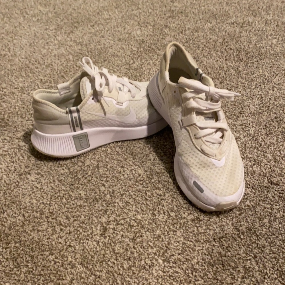 Women’s Nike sneakers size 8.5